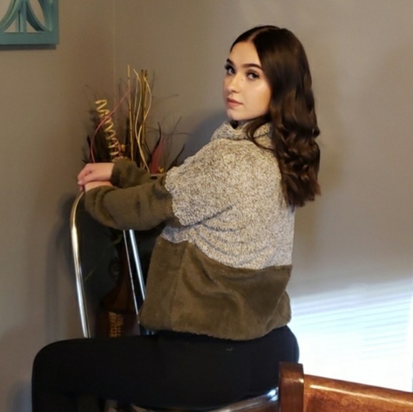 Color Block Half Zip Pullover Sherpa Fleece Jacket - Picture 7 of 8